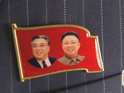 金正恩缅怀先辈，敬献花篮于金日成金正日立像