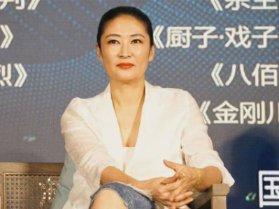 痕迹交织：探寻他世界中的她