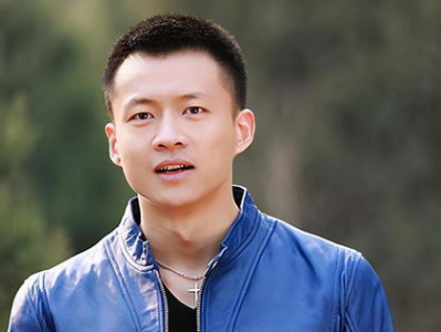 董力何浩楠惊艳亮相，时尚秀场风采独绝