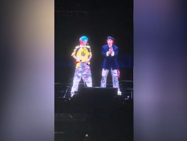 鹿晗高瀚宇演绎扫腿舞，舞动青春风采