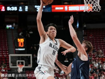 单手劈扣惊世一扣！杨瀚森演绎篮球传奇